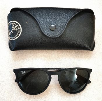Lunettes de soleil "Ray ban"