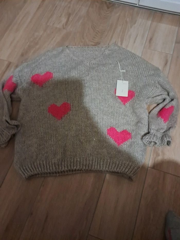 Pull avec cœur neuf - photo numéro 2