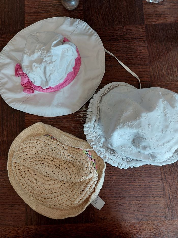 Lot 3 chapeaux bébé filles