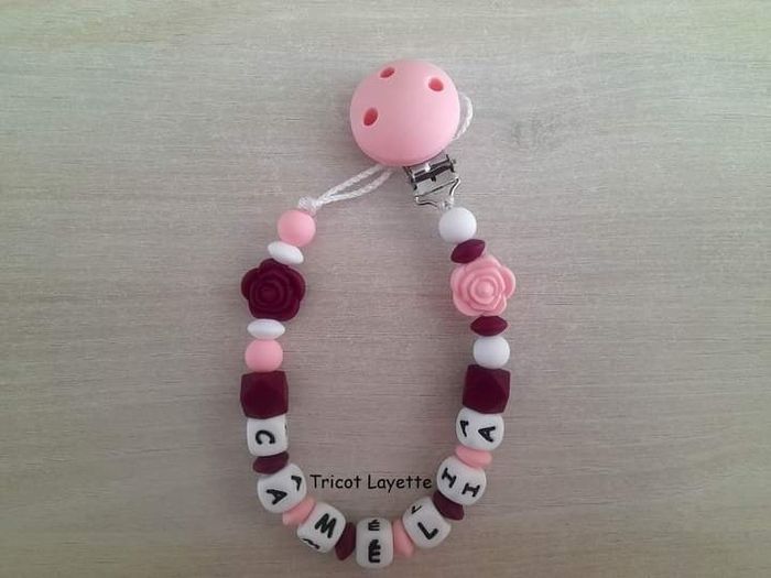 Attache tétine fleurs