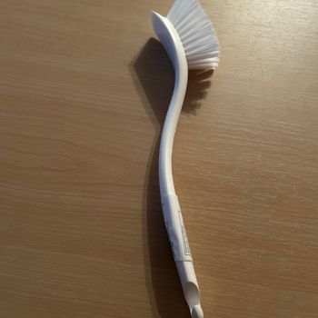 1 brosse à vaisselle neuve