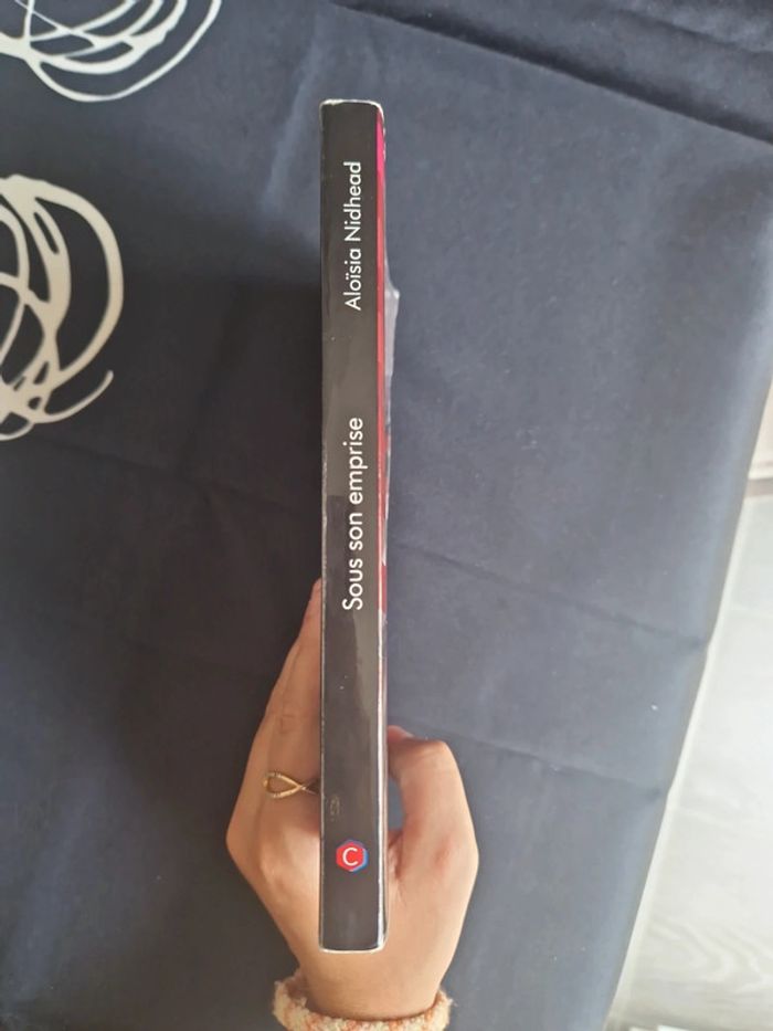 Livre "Sous son emprise" tome 1 - photo numéro 3