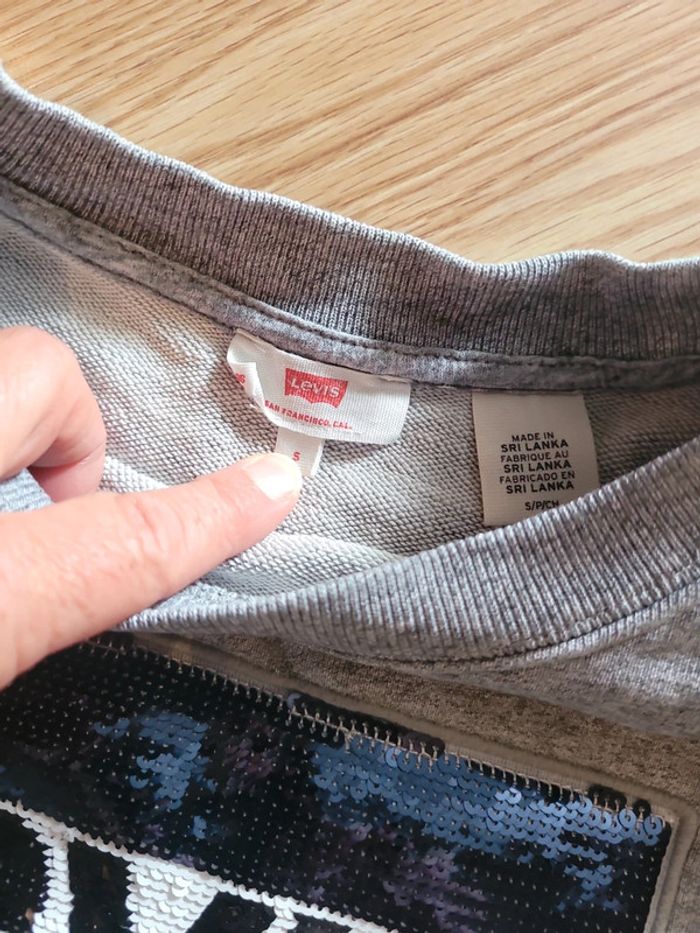 Pull court levis taille S - photo numéro 3