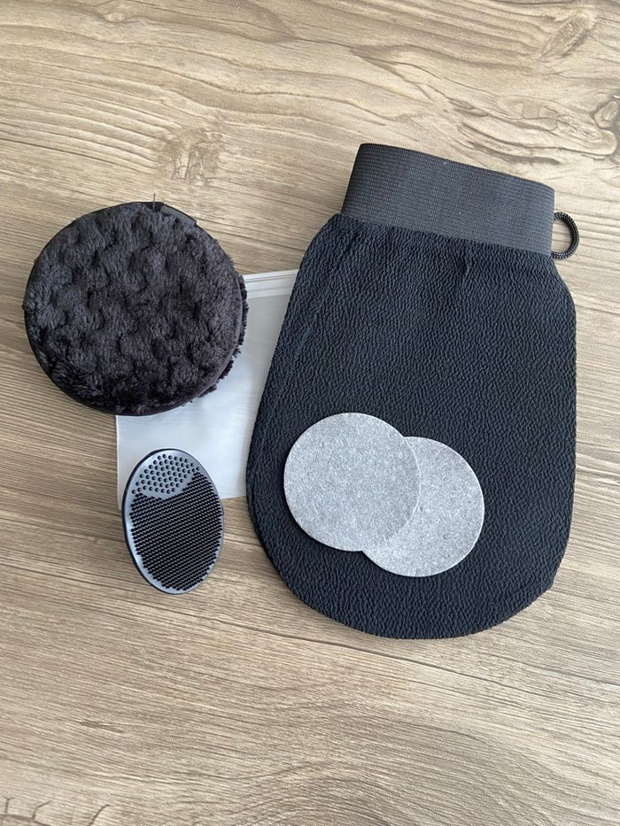 Disque démaquillant, gant exfoliant