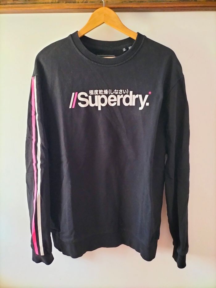 Joli pull Superdry