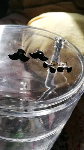 Deux paires lunettes/moustaches