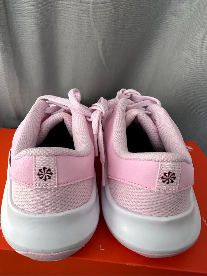 Nike Legend Essential 3nn - Taille 39 - neuve dans leur boite - photo numéro 7