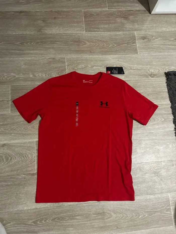 T-shirt rouge logo noir Under Armour L