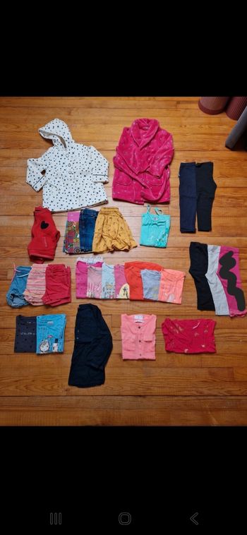 Lot de 26 vêtements fille 4 ans été/ mi-saison