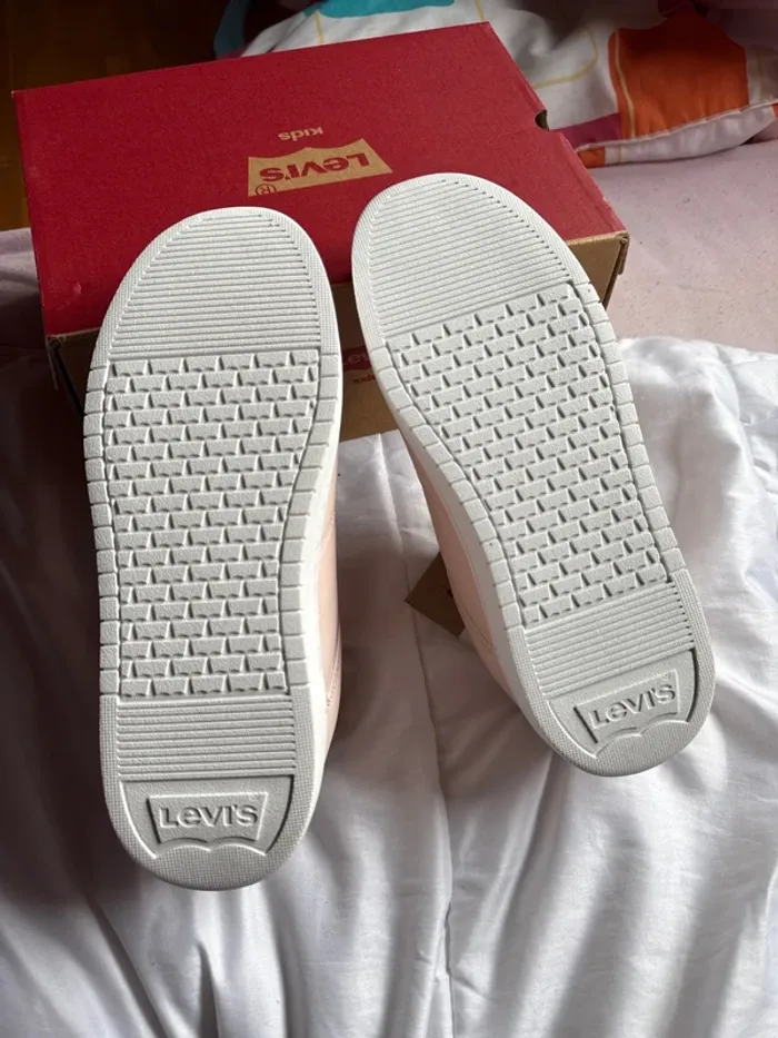 Superbes baskets Levi’s rose neuves avec étiquette pointure 39 - photo numéro 9