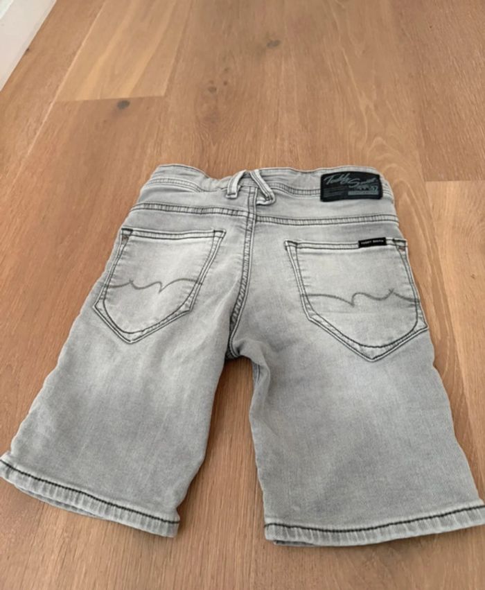 Short Teddy smith 8 ans