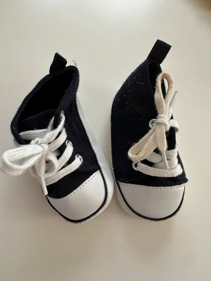 Petite chaussure bébé naissance