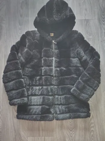 Manteau fausse fourrure