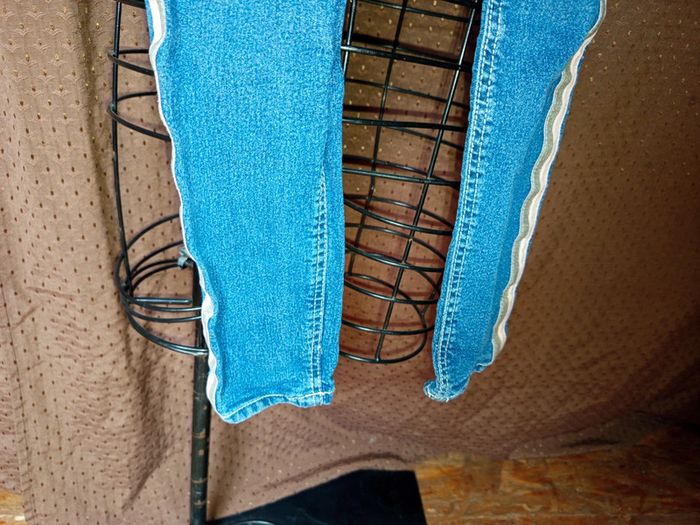 Jeans au bords rose taille 10/11ans - photo numéro 2