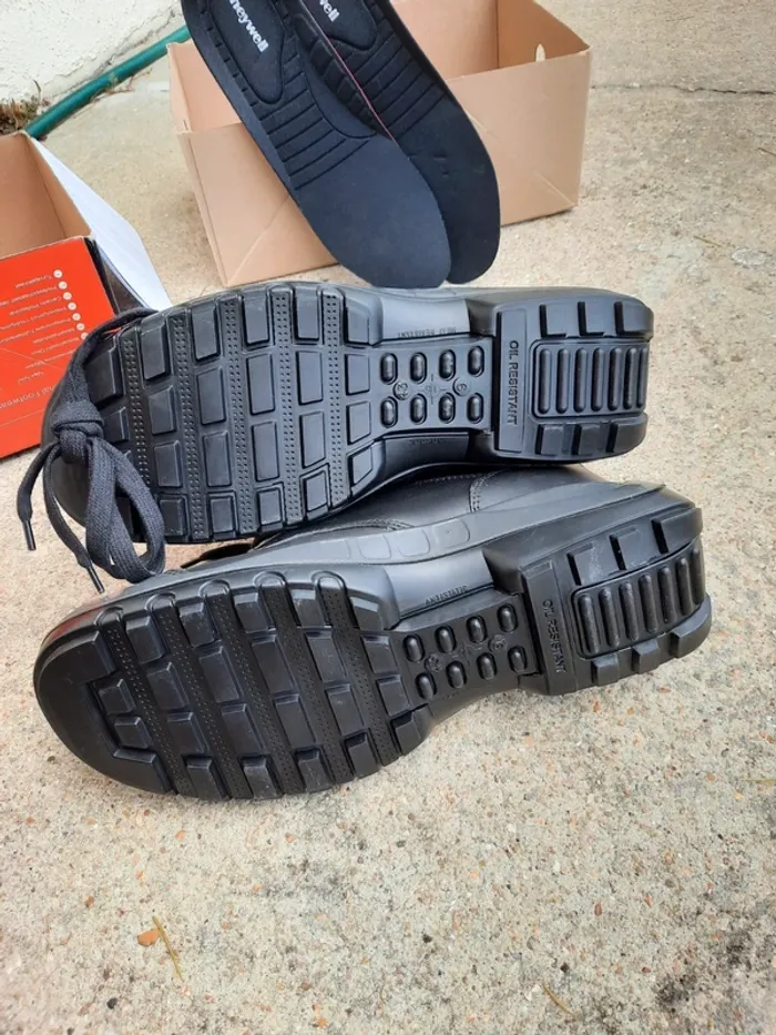 Chaussures de sécurité honeywell neuves taille 43 - photo numéro 7