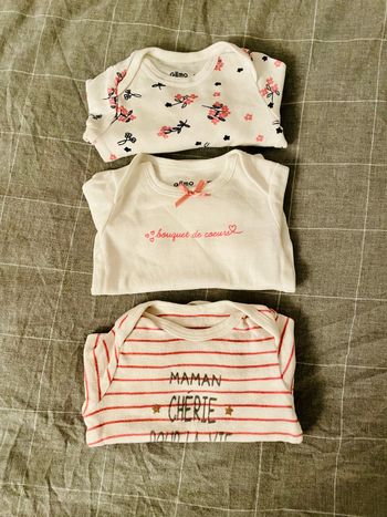 Lot 3 bodies Bebe 3 mois Gemo neuf