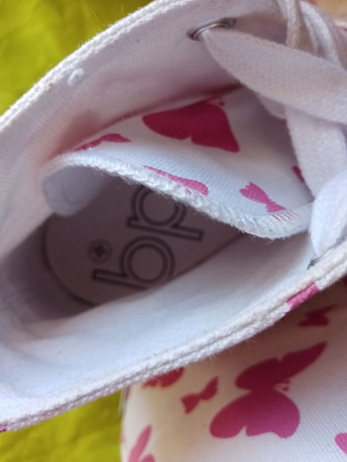🖤 BASKETS BLANCHE MOTIFS PAPILLON 🦋 ROSE. POINTURE38. BPC. - photo numéro 6