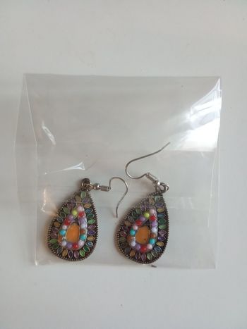 Boucle d'oreille fantaisie pendante femme neuf, couleur, cadeau de Noël