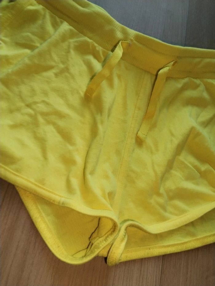 Short jaune fluo – Zeeman – Taille 158/164 - photo numéro 2