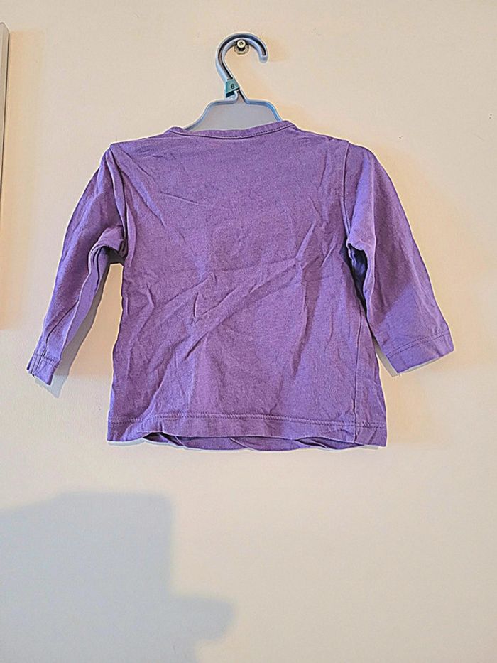 T shirt violet léger kiabi taille 6 mois - photo numéro 3