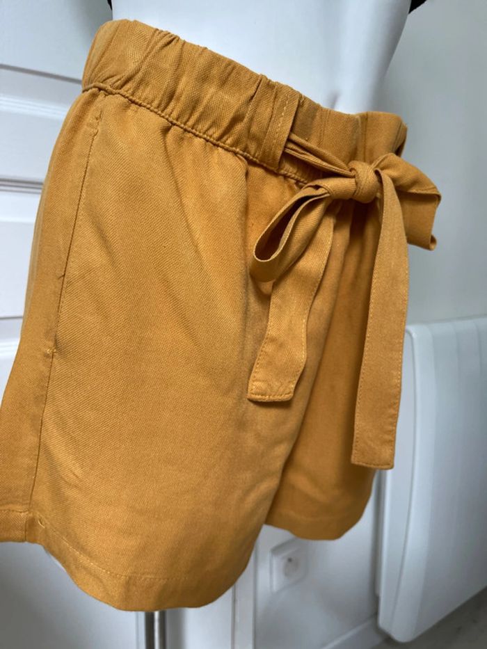 Short moutarde - photo numéro 6