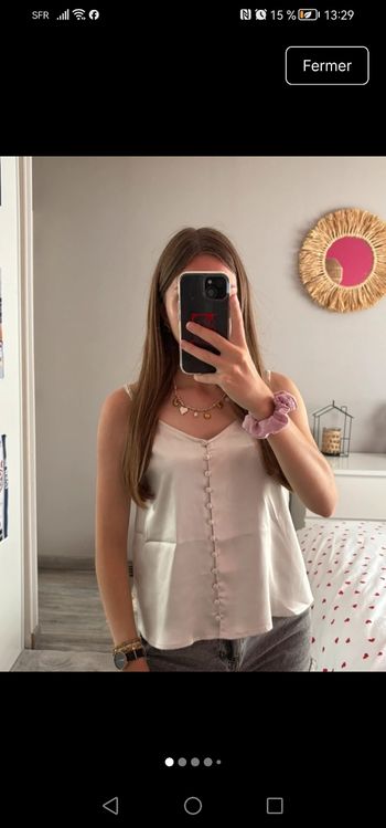 Top satiné avec boutons crème