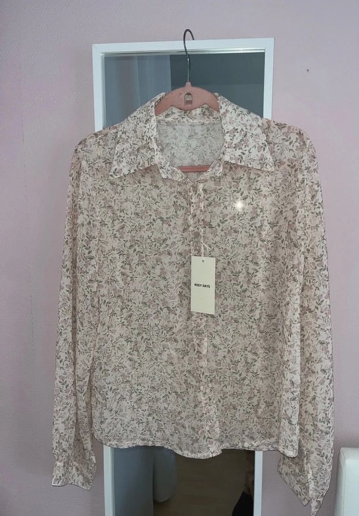 Chemise fleurie - neuve avec étiquette - photo numéro 2