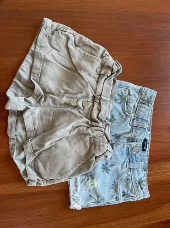 Lot de deux shorts taille 3 ans très bon état.