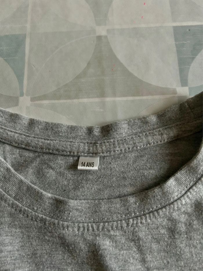 T shirt garçon - 14 ans - en très bon état - photo numéro 3