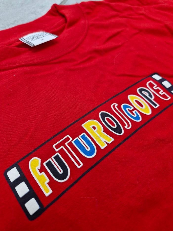 T-shirt rouge Futuroscope taille M - photo numéro 2