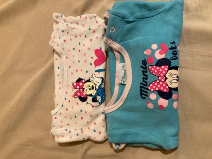 Lot deux bodys 6 mois