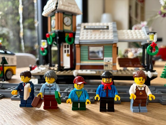 Lego 10259 - La gare du village d’hiver - photo numéro 5