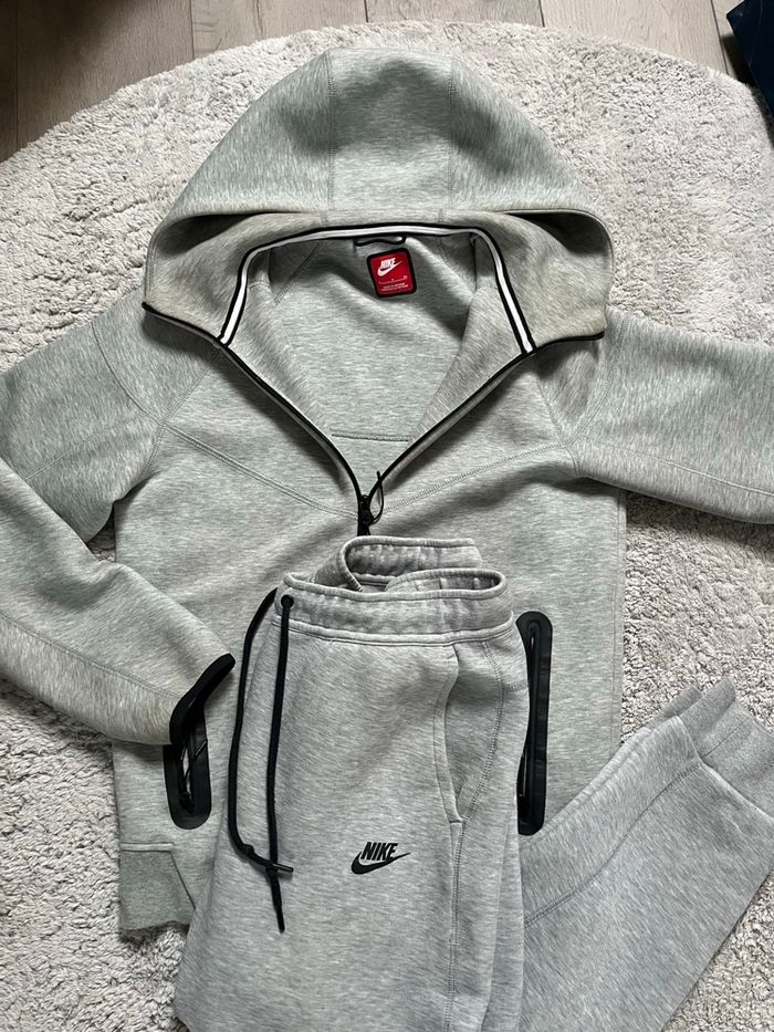 Ensemble Nike tech gris