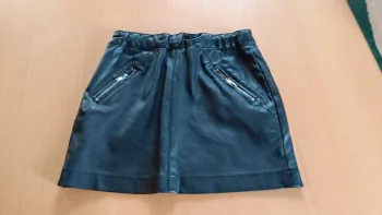 Jupe en simili cuir noir