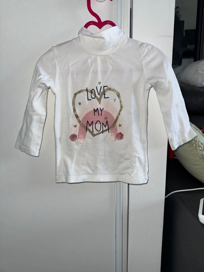 Joli tee shirt à col roulé