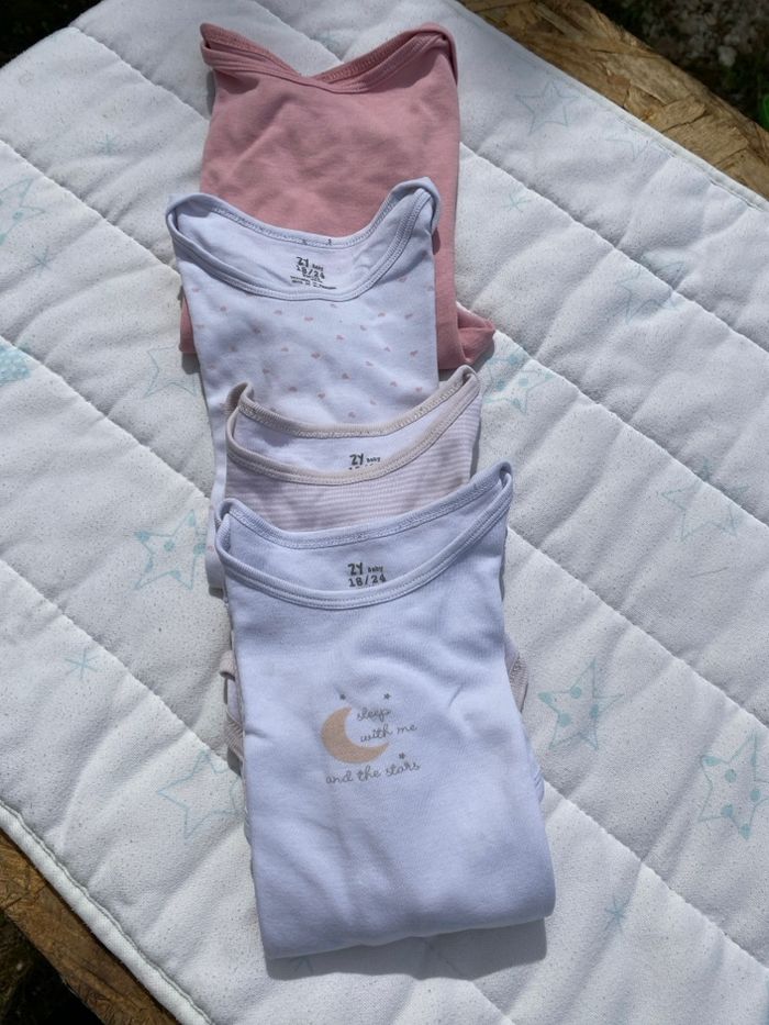 Lot de 4 bodies fille 18/24 mois