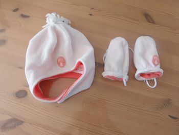 Ensemble bonnet et moufles