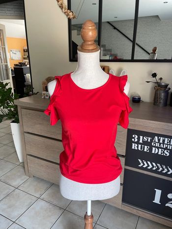 T shirt épaule dénuder