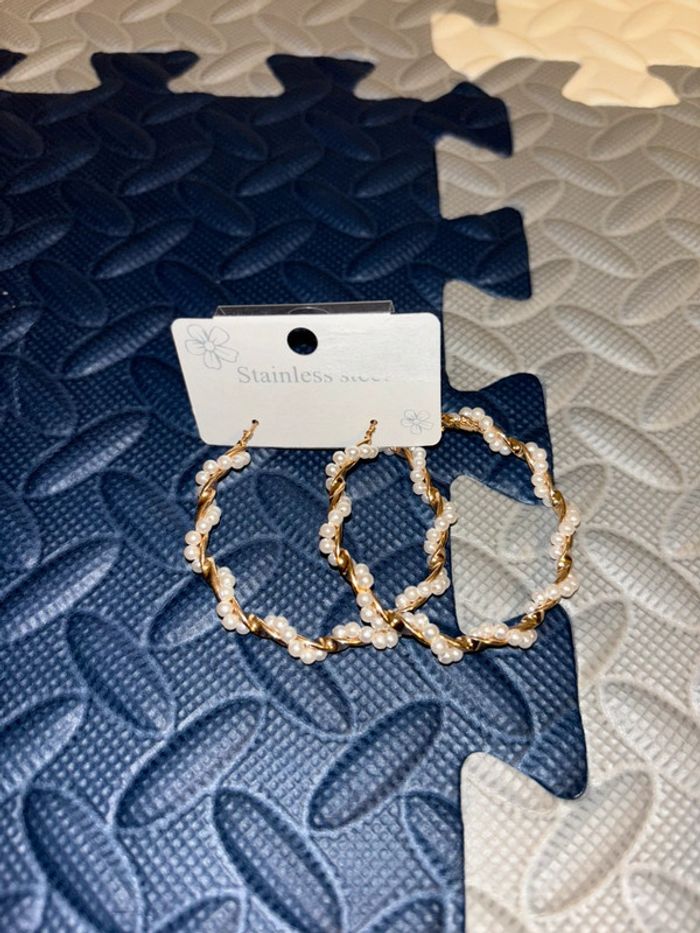 Boucles d’oreilles, créoles perles blanches - photo numéro 2