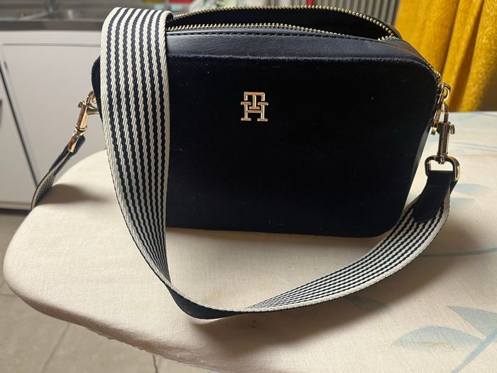 sac bandouillere tommy Hilfiger - photo numéro 2