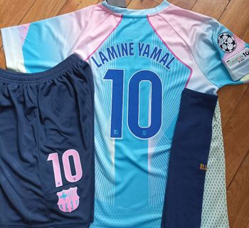 Belle tenue Barcelone taille 8 ans modèle 2026 extérieur