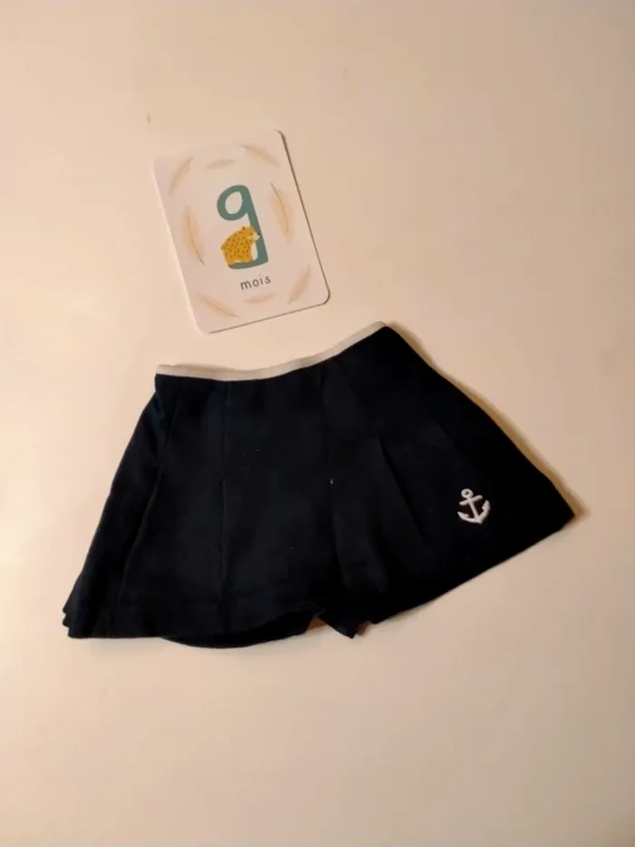 Jupe short bébé Marque Petit Bateau Taille 9 mois - photo numéro 2