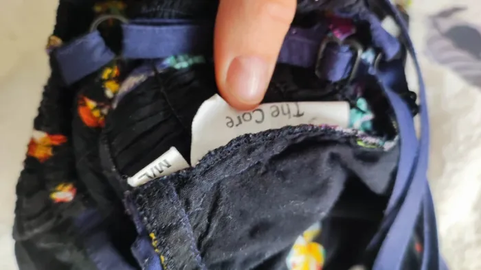 Robe noire et bleu marine avec des papillons - photo numéro 5