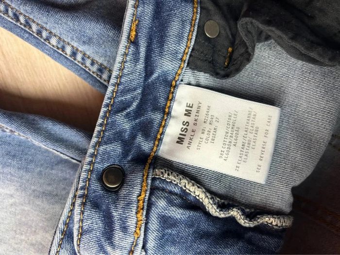 Jean Y2K Miss Me Ankle Skinny Perles et Clous Délavé Bleu Taille 26 US / 34 FR - photo numéro 7