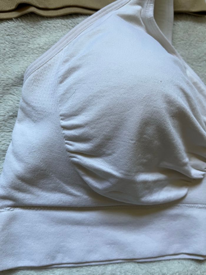 Lot 2 brassières Taille 44 - photo numéro 2