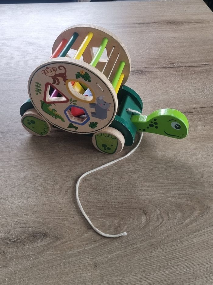 Tortue en bois à tirer avec jeu de formes