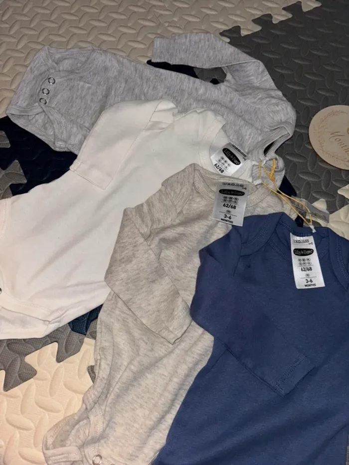 Lit de 4 bodys 3-6 mois gris/blanc/bleu - photo numéro 3
