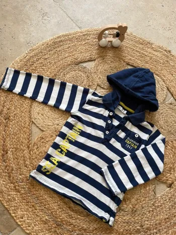 T-shirt manches longues avec capuche 24 mois