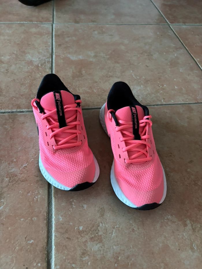 Baskets Nike révolution 36.5 - photo numéro 3