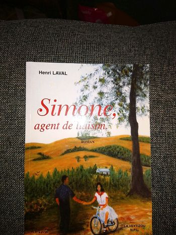 Livre Simone, agent de liaison de Henri Laval
